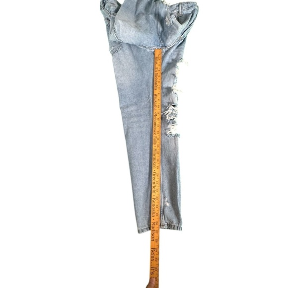 H&M Boyfriend Distressed Jeans Women’s Size 12 Light Wash Ripped Button Fly - Picture 9 of 10